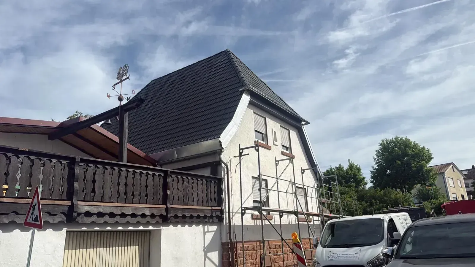 Moderner Ziegelwechsel und exklusive Turmverkleidung